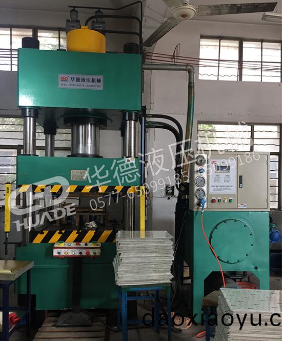 HDY弔(diao)頂（鋁(lv)釦(kou)闆(ban)）成(cheng)型(xing)液(ye)壓(ya)機(ji)